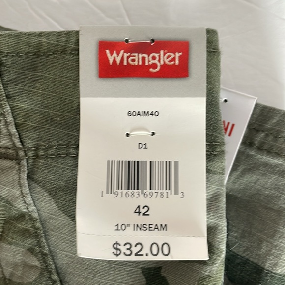 Wrangler camouflage relaxed fit  shorts men’s size 42, 10” inseam NWT - Picture 4 of 11